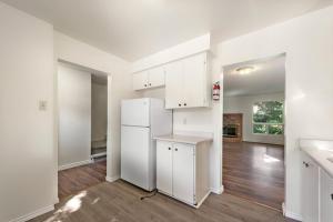 3061 Sir Johns Homesteads