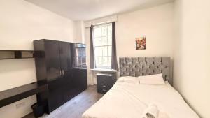 2 bedroom Queens Court W2