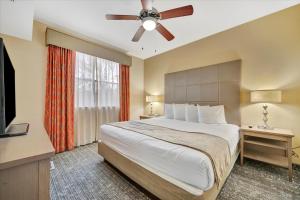 10 Mins To Disney NO FEES Heated Pool & Hot Tub