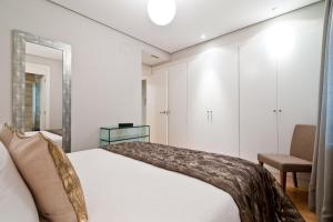 Stylish Flat Steps from Retiro