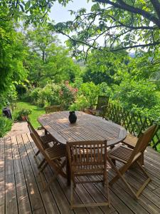 Grande maison familiale, source piscine et rivière !