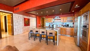 Encanto 703 Oceanfront Retreat 3 Bedroom unit