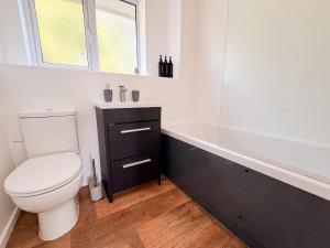 Perfect for Contractors! Driveway Parking for 2 Vans! NEC - HS2 - Solihull