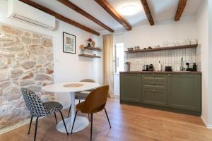 Soul&Stone - Old town apartment