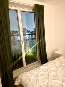 Riverside getaway - Everyday stays