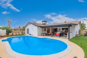 Stylish 3BR Pool Getaway ASU & Tempe Park