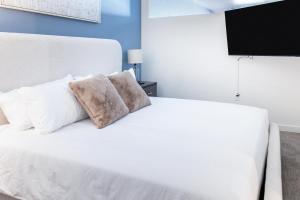 Landing Stylish 1BD in Central City