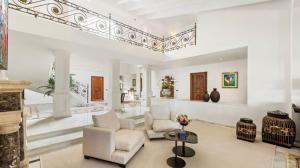 Luxurious Marbella Villa with 5 Bedrooms, Ocean Views, Private Pool