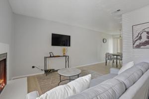 Charming 2 bed 2 bath escape