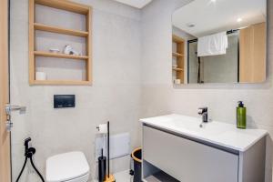 Hilton city center Residences , View Tower 8C