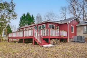 Tranquil Lakefront Home w Sunroom in Burlington