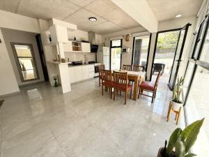 Departamento Duplex con patio, parrilla y garaje