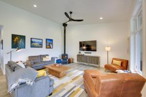 Elegant Priest Lake Townhome about 1 Mi From Lake