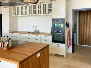 Beach Villa With Private Pier In Hou