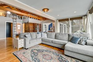 Lakefront, Hot tub, Theater Game w Private Dock