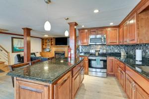 Lakefront, Hot tub, Theater Game w Private Dock