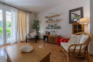 Comfortable garden Apt near Vouliagmeni beach