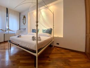 Quadrio Grand Villa - Parking space and Garden