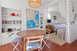 The Picasso - City centre - Duplex - Rooftop - AC - Stairs