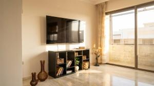 Prime Apartment - 3BR, Central Location