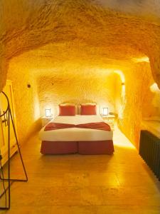 Acropolis Cave Suite