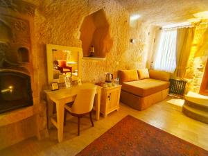 Acropolis Cave Suite