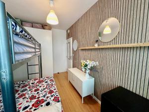 Chambre 3 personnes avec salle de bain privée proche Gare du Midi