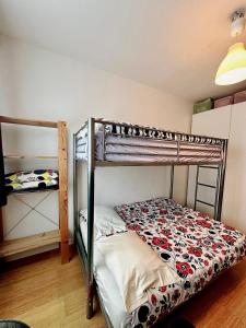 Chambre 3 personnes avec salle de bain privée proche Gare du Midi