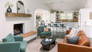 Hummingbird Home by AvantStay