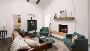 Hummingbird Home by AvantStay