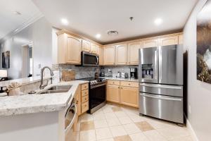 Luxury Condo Sleeps 6 Near Downtown Jetted Tub