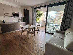 BLUESuite - Nuovissimo trilocale a 30m dalla spiaggia, con terrazza sul mare e box
