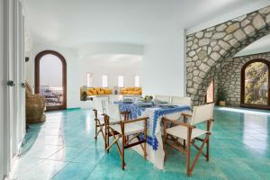 AMORE RENTALS - Villa La Torre
