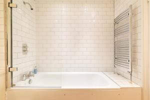 The Neutral Nest 1 BR in the heart of Notting Hill