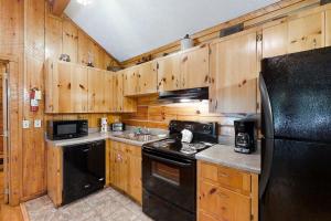Charming Vacation Home Sleep 4 Private Footbridge
