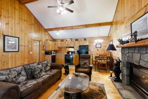 Charming Vacation Home Sleep 4 Private Footbridge