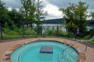 Dog Welcome Condo Sleeps 6 Lake Views Dock Access