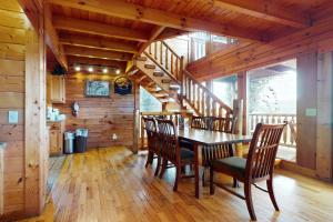 Resort Cabin Sleeps 8 Hot Tub Home Theater Grill