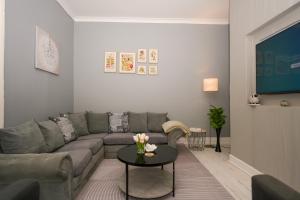 Oakmont Living 2BR Apartment