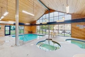 Cheerful Condo Sleeps 6 Near Gatlinburg Hot Tub