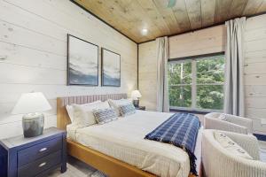 Spacious Family Friendly Cabin Pool Games Theater