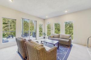 Spacious Family Friendly Cabin Pool Games Theater