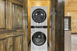 Luxury Retreat Indoor Pool Hot Tub Theater Games