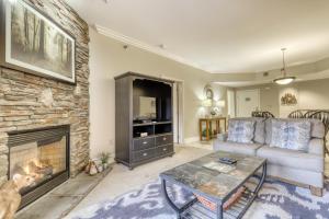 Luxury Condo Near Downtown Sleep 6 Jetted Tub Gym