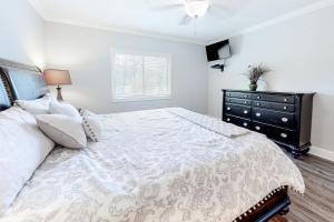 Newly Remodeled Downtown Riverfront Condo Sleep 6