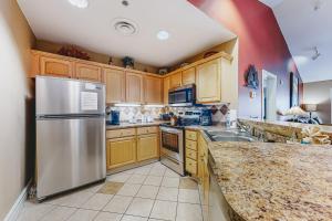 Chic Condo Near Downtown Sleeps 8 Fireplace Gym