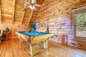 Lovely Cabin Sleep 4 Hot Tub Mtn Views Pool Table