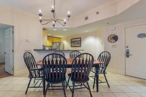 Charming Luxe Condo Sleeps 6 Jetted Tub Fireplace