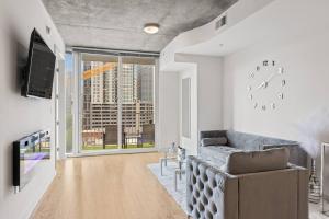 Atlanta Midtown High-Rise Condo With King Bed Free Parking and Balcony With View