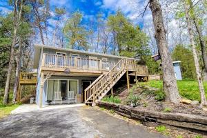 Charming Home Sleeps 8 Fireplace Grill Play House
